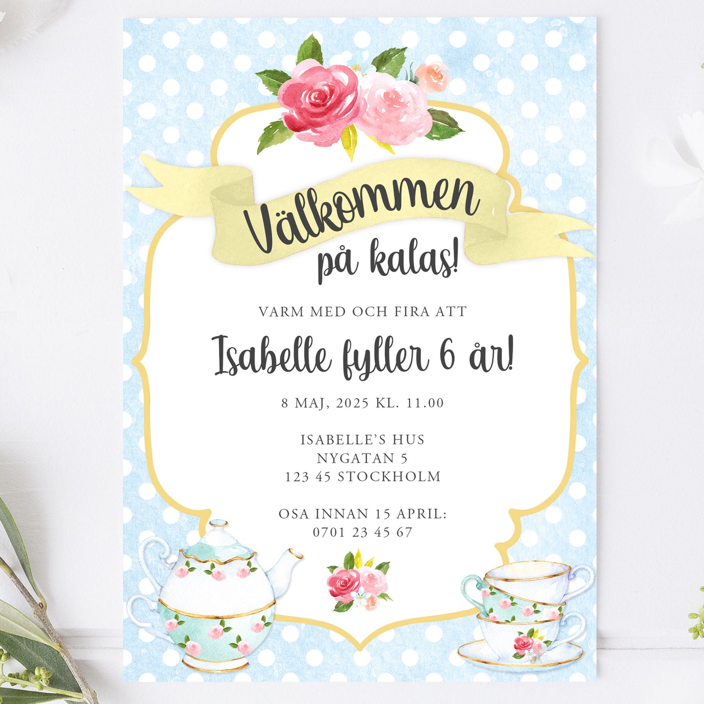 Barnkalas Inbjudningskort – Tekoppar Polkadot Blå – A6 Tryckt Kort för Födelsedagskalas BK001b