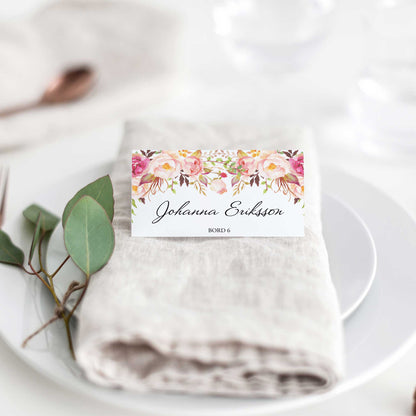 Vikta placeringskort till bröllop – Peach & Blush Blommig Romantisk Somrig – Tryckt kort med namn för dukning BR006