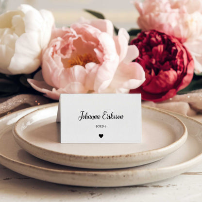Vikta placeringskort till bröllop – We Do modern svartvit – Tryckt kort med namn för dukning BR007