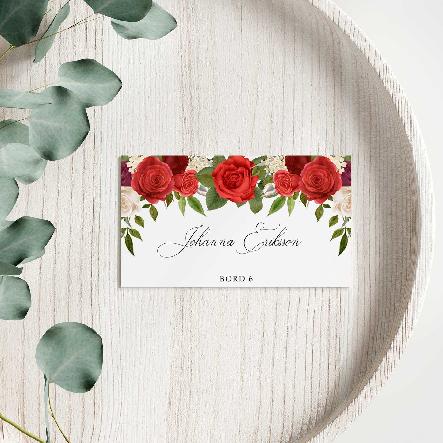 Enkla placeringskort till bröllop – Röda rosor romantiskt – Tryckt kort med namn för dukning BR010