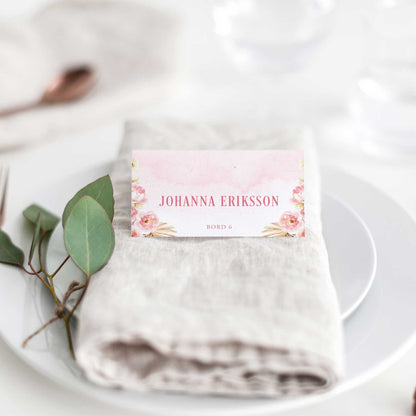 Vikta placeringskort till bröllop – Rosa Boho akvarell & pampasdesign – Tryckt kort med namn för dukning BR011