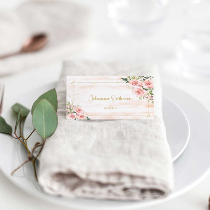 Vikta placeringskort till bröllop – Rosa & Vita Blommor m gulddetaljer – Tryckt kort med namn för dukning BR013