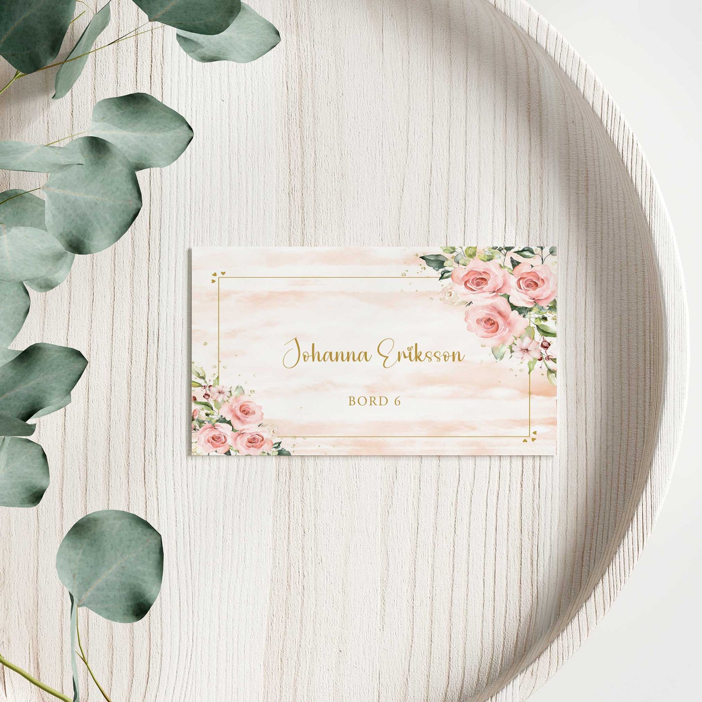 Enkla placeringskort till bröllop – Rosa & Vita Blommor m gulddetaljer – Tryckt kort med namn för dukning BR013