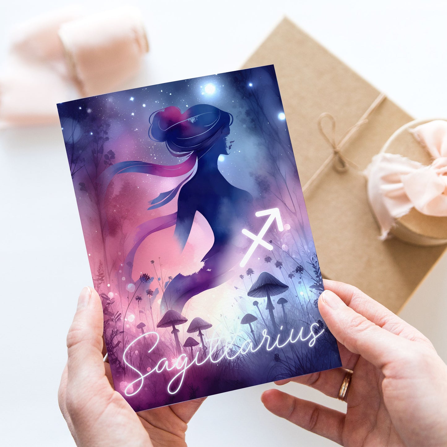 Skytten – Stjärnteckenkort med stjärnbild & kristaller – Astrologiskt A6-kort för journaling eller gåva – ZC429